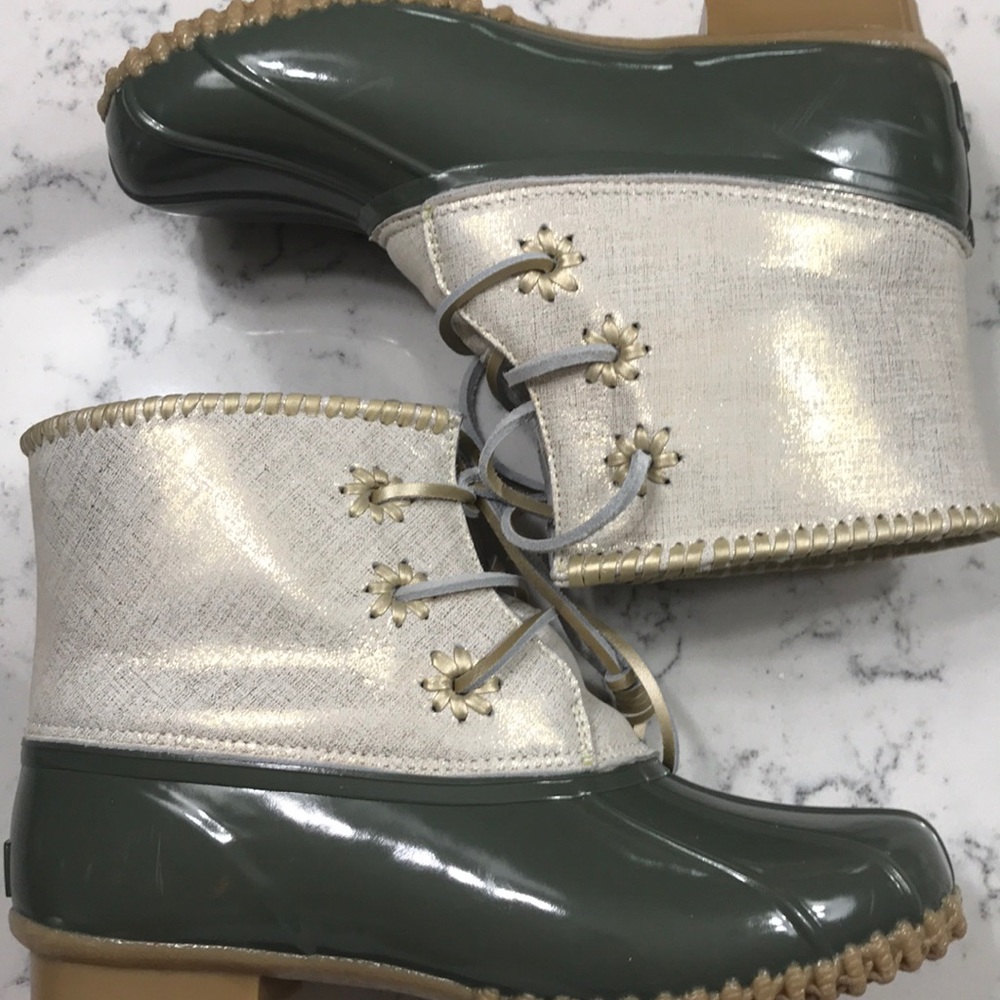 Jack Rogers short rain boots. Fleece lining